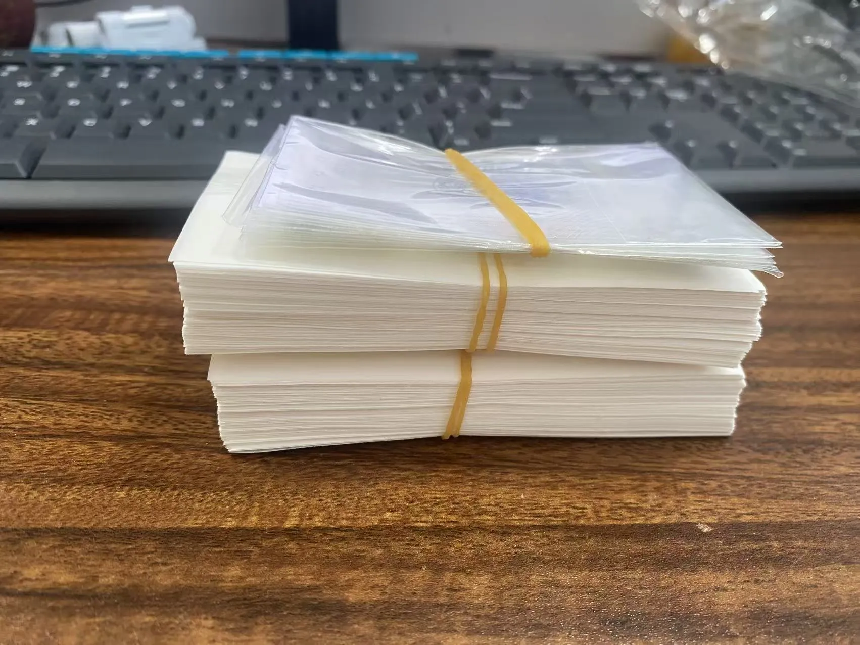 A JOJO Pac hologramos hitelkártya matricát Pakisztánba küldték