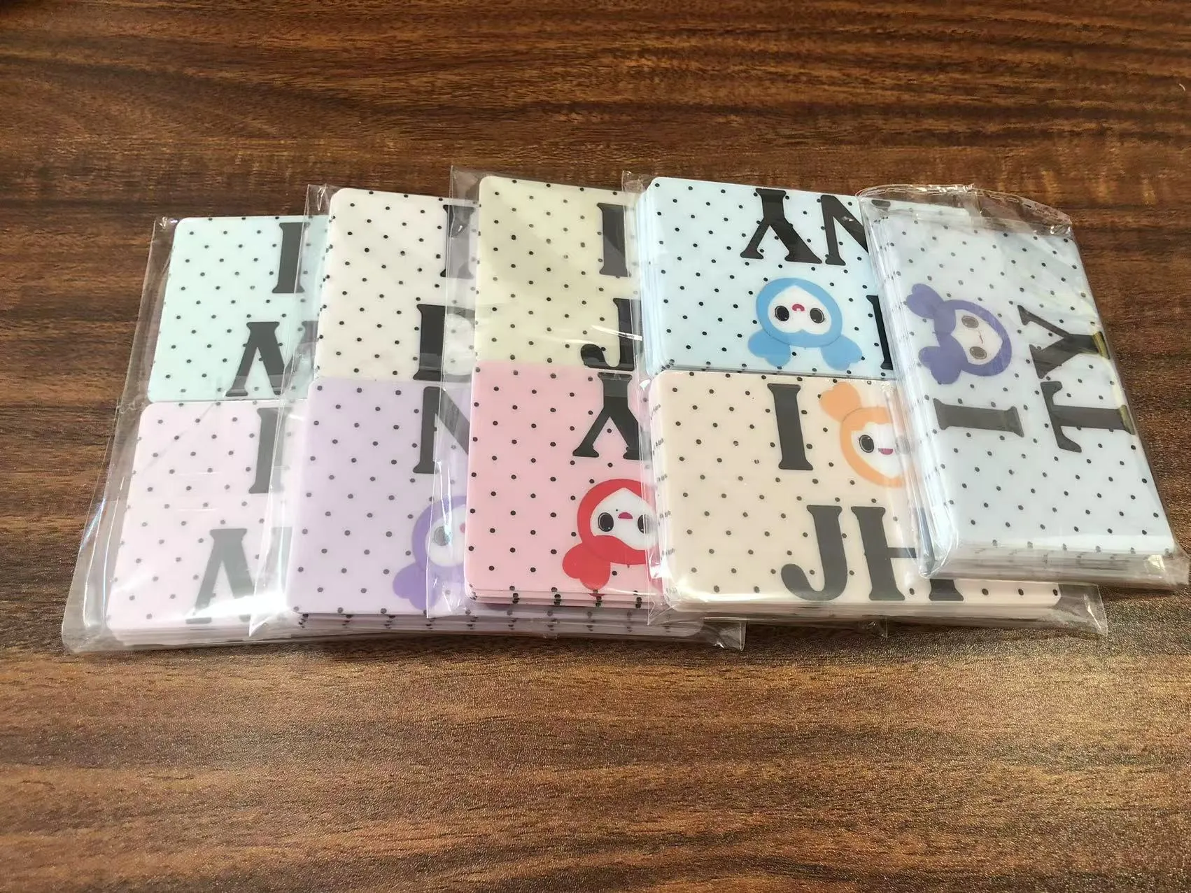 A JOJO Pack hitelkártya-borító matricákat szállít az egyesült államokbeli vásárlóknak