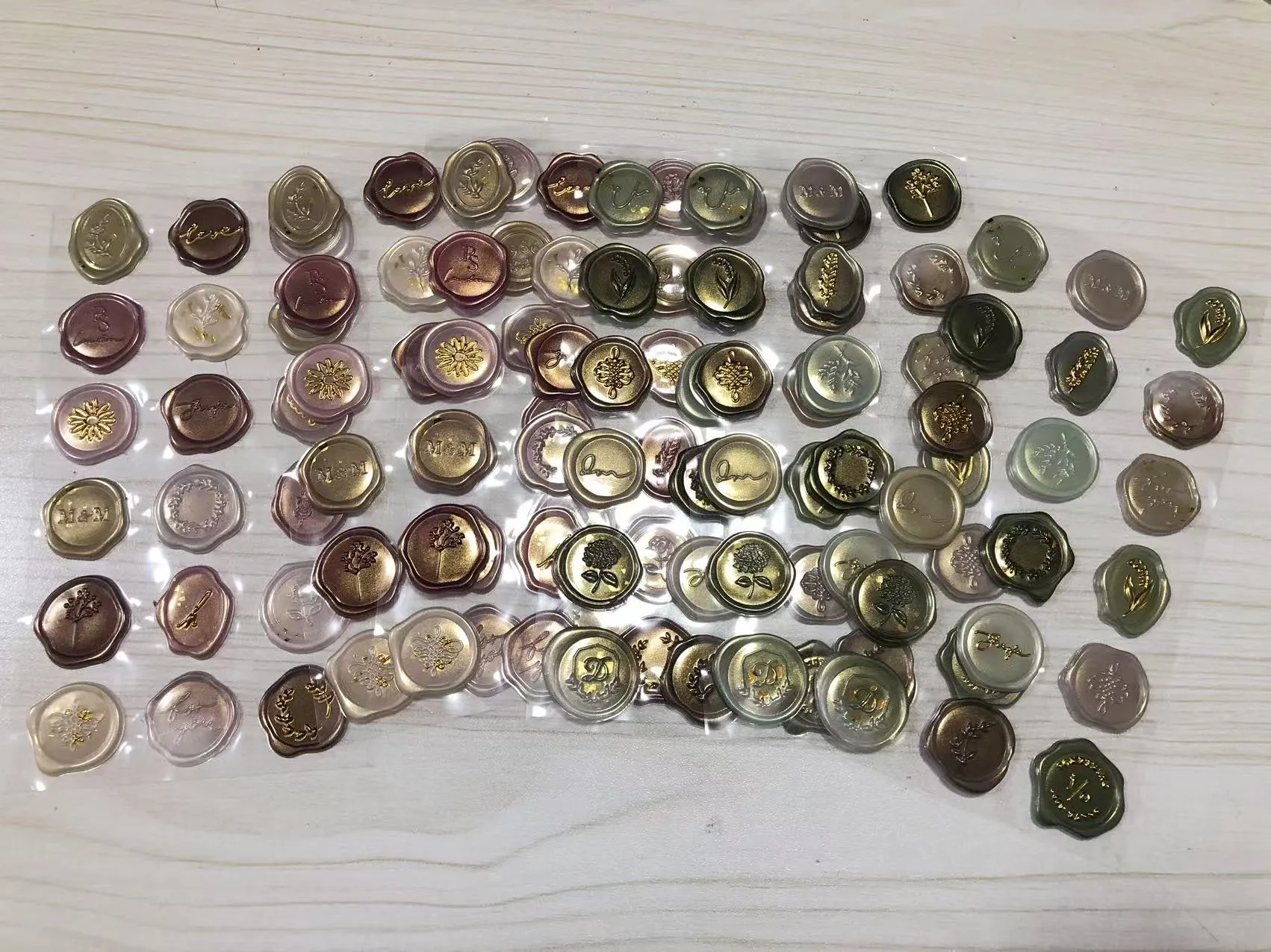 A viaszpecsét matricák kiszállításra kerültek