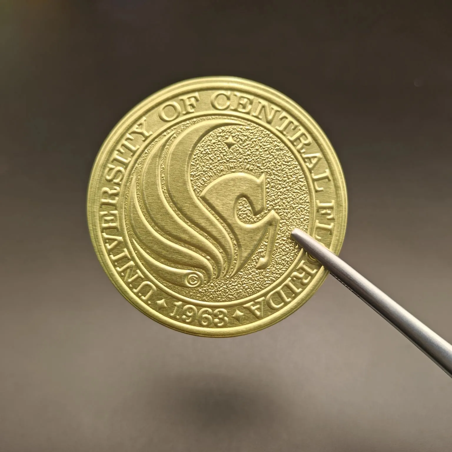 Hogyan teheti lehetetlenné a borosüveg figyelmen kívül hagyását egy borcímke?