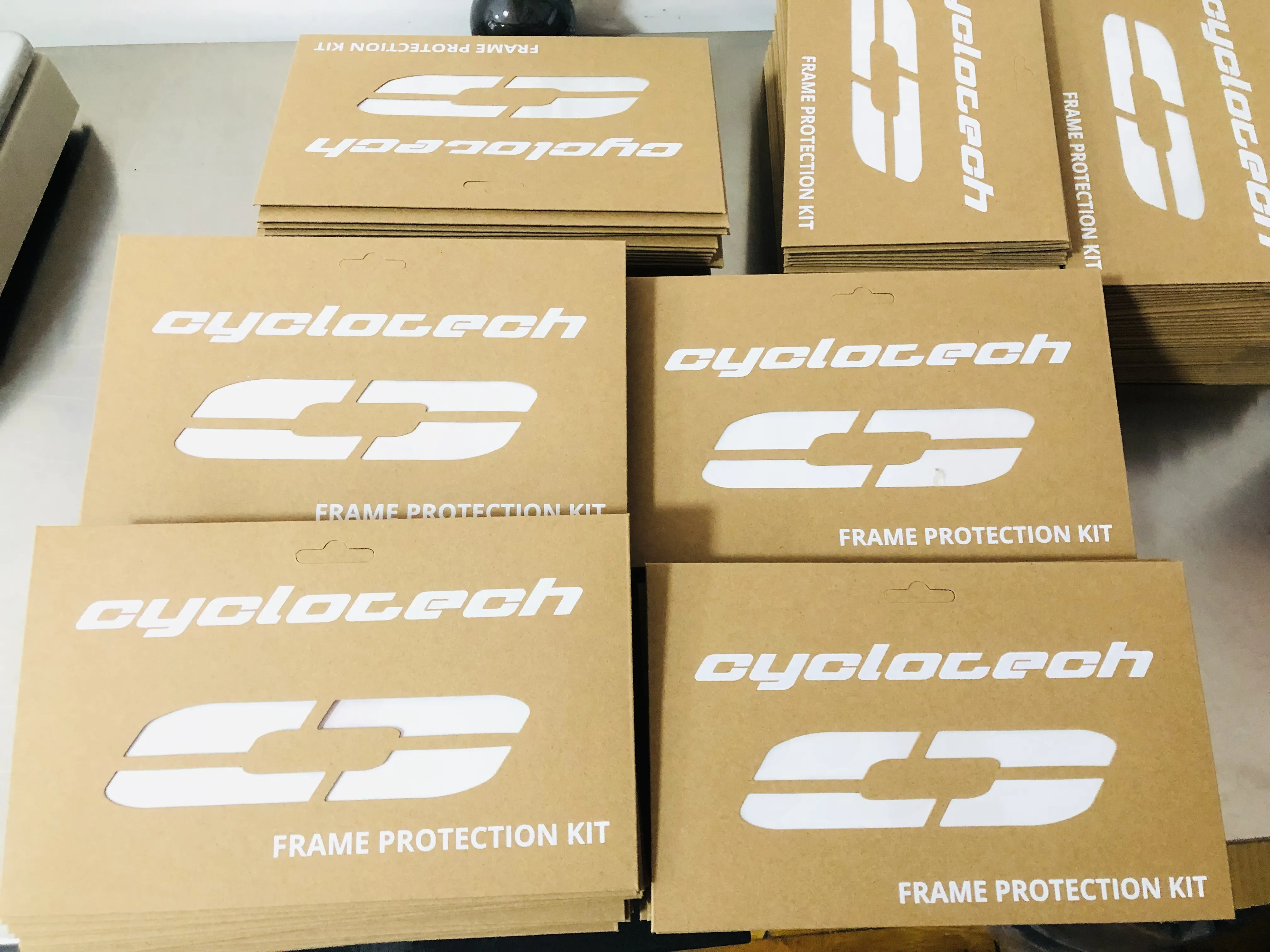 A kerékpárváz matricákat most szállítjuk Hollandiába